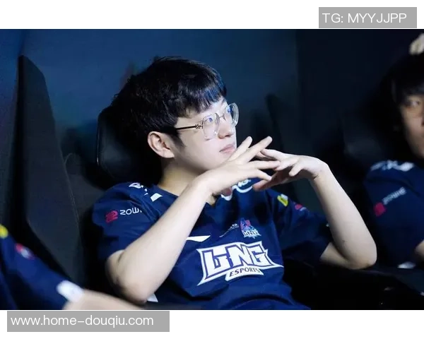 LNG战队在冠军杯积分榜上以95分稳居第一位置展现强大实力 LNG战队在冠军杯积分榜上以95分稳居第一位置展现强大实力