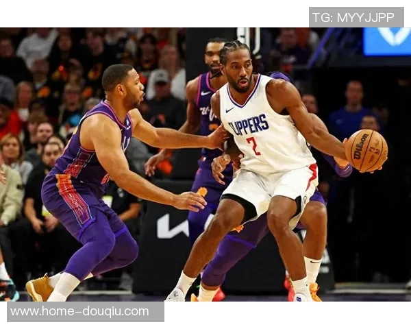 快船与雷霆季后赛第四场激战回顾与精彩瞬间分析